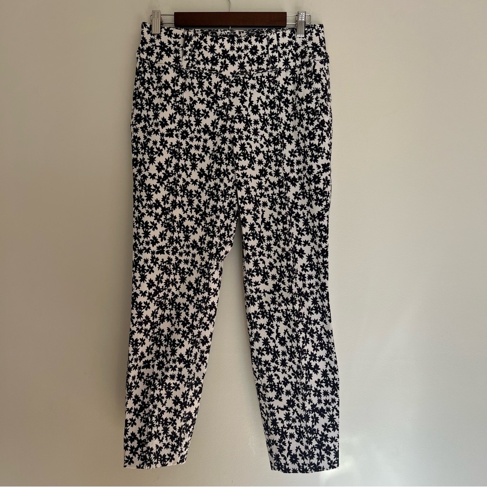 Jofit Women’s Navy and White Floral Golf Pants Size Small